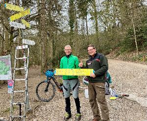 Forstamt lässt Beschilderung der Mountainbike-Strecken erneuern